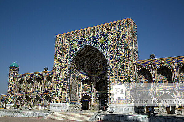 Tilla-Kari-Madrassa  fertiggestellt 1660  Registan-Platz  UNESCO-Weltkulturerbe  Samarkand  Usbekistan  Zentralasien  Asien