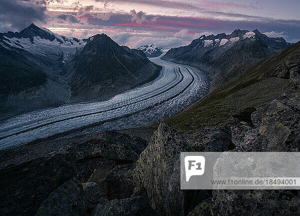 Der größte Gletscher der Alpen  der Aletschgletscher  UNESCO-Welterbe  Berner Oberland  Schweiz  Europa