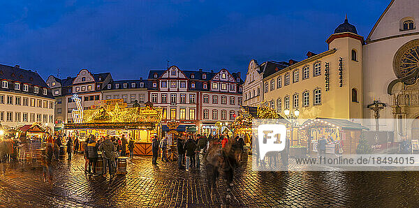 View of Christmas Market in Jesuitenplatz in historic town centre at Christmas  Koblenz  Rhineland-Palatinate  Germany  Europe