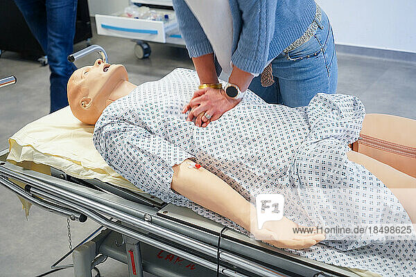 Resuscitation training on a dummy. Various health professionals are trained in the evolution of practices  care and emergency procedures within the Faculty of Medicine of Montpellier. They must work on serious cases of daily life faithfully reproduced on a SimMan dummy. Here  respiratory arrest on a man in his forties. Attempt to resuscitate with cardiac massage.