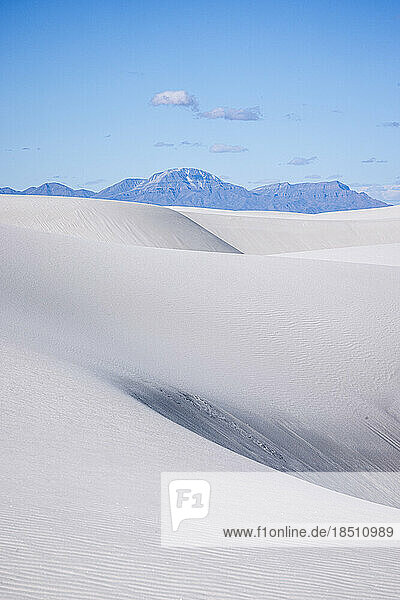 Sand dunes and mountains  White Sands National Park  New Mexico
