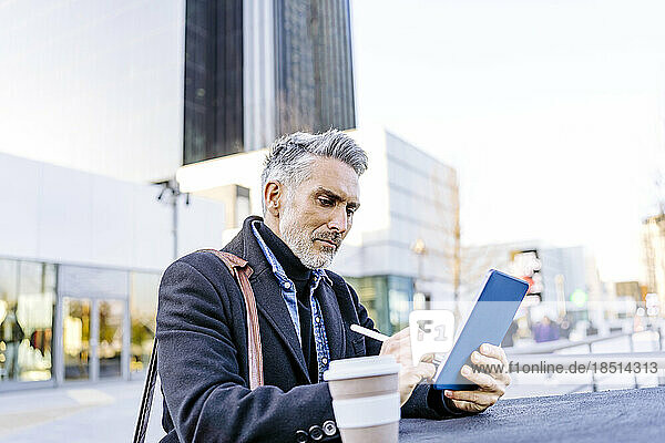 Businessman using tablet PC with digitized pen