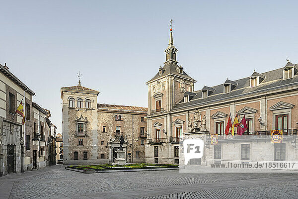 Spanien  Madrid  leerer Platz Plaza de la Villa mit Casa de la Villa im Hintergrund