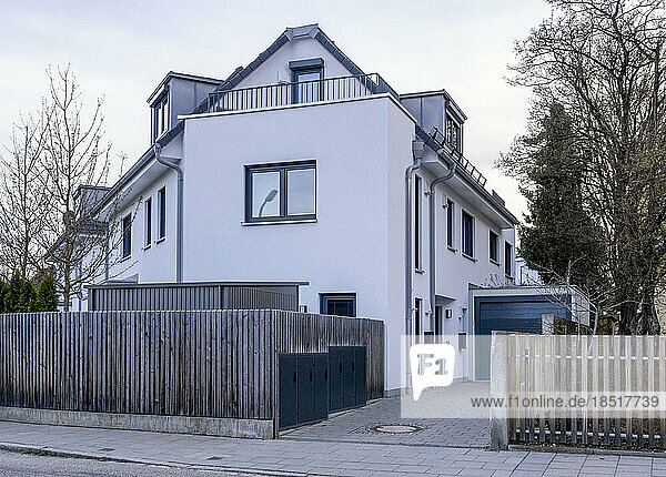 Germany  Bavaria  Exterior of modern single-family house with wooden fence