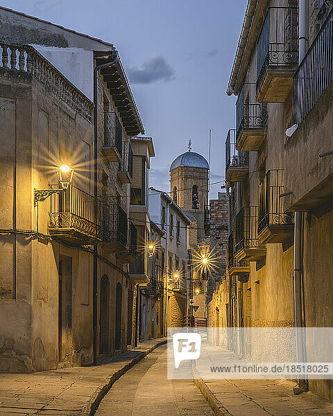 Spain  Navarra  Carcastillo  Empty alley at dusk