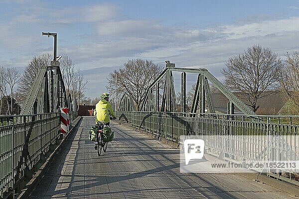 Swing bridge between Klevendeich and Neuendeich  cyclist  Elbe cycle path  Klevendeich  Schleswig-Holstein  Germany  Europe