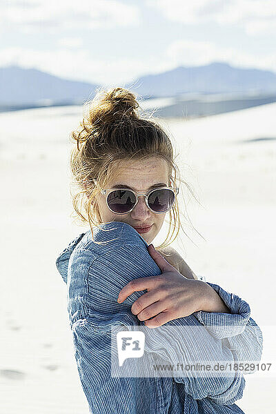 United States  New Mexico  White Sands National Park  Teenage girl in sunglasses