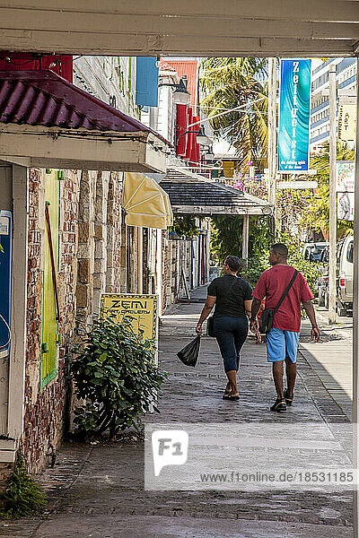 Einkaufsviertel am Kreuzfahrtterminal in St. John's auf der Insel Antigua; St. John's  Antigua  Antigua und Barbuda