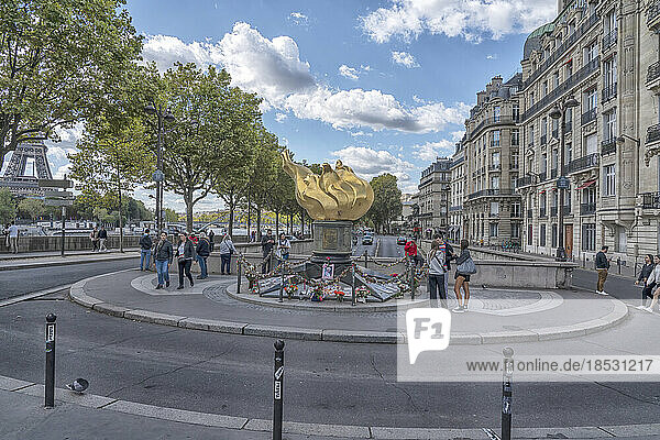 Schrein zu Ehren von Prinzessin Diana  Place Diana   auf einem Platz im 16. Arrondissement in der Nähe des Eiffelturms in Paris; Paris  Frankreich