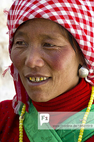 Porträt einer lächelnden Frau; Lhasa  Tibet