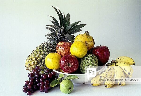 Exotische und tropische Früchte  Studioaufnahme  Tamil Nadu  Südindien  Indien  Asien
