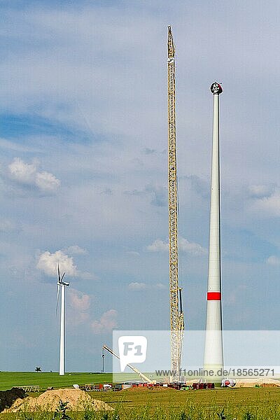 Baustelle Aufbau einer Windkraftanlage Windrad
