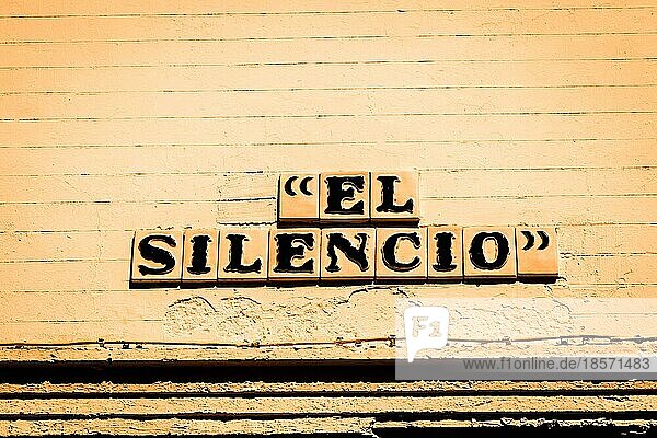 Sevilla  Spanien. El Silencio (das Schweigen) Straßenschild