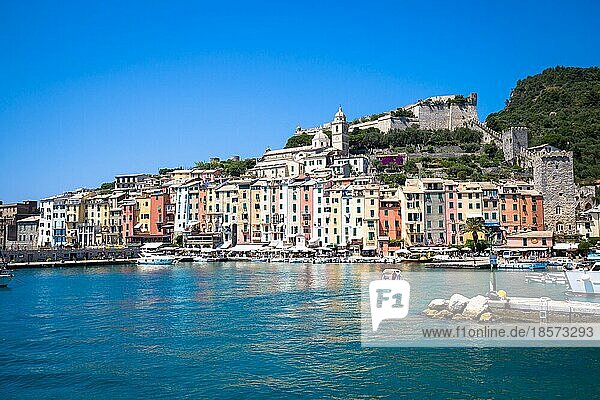 Wunderschöne Postkarte von Porto Venere an einem sonnigen Tag im Sommer  Italien  Europa