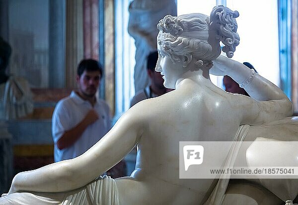 ROME  ITALY AUGUST 24  2018: Detail von Antonio Canovas Statue von Pauline Bonaparte  seinem Meisterwerk in der Villa Borghese