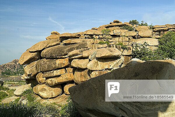 Unterschiedlich geformte Felsen in Hampi  Karnataka  Südindien  Indien. UNESCO-Weltkulturerbe