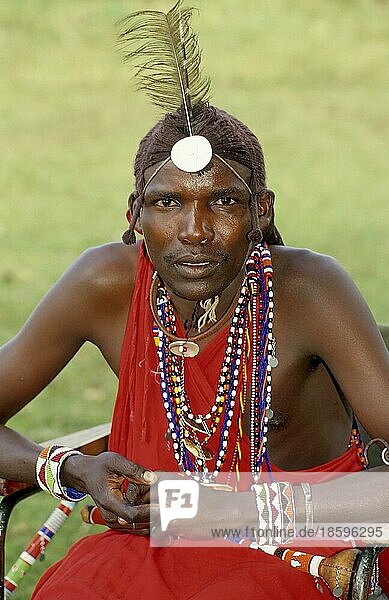 Massai mit Ohrschmuck und Kopfschmuck  Kenia  Ostafrika  Afrika