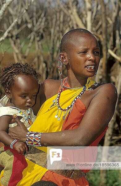 Massai  Mutter mit Kind  Kenia  Ostafrika  Afrika