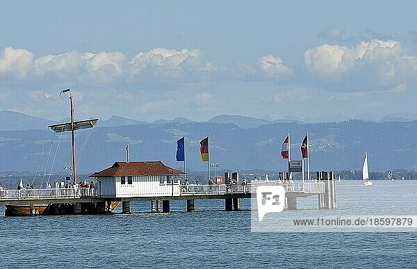 Anlegesteg am Bodensee  Bodenseeschifffahrt  Immenstaad  Anlegesteg für Schiffe