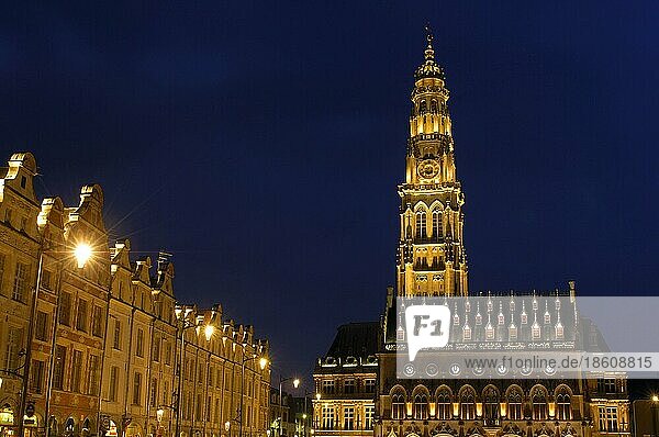 Glockenturm  Belfried  Rathaus  Place des Heros  Arras  Nord Pas de Calais  Frankreich  Europa