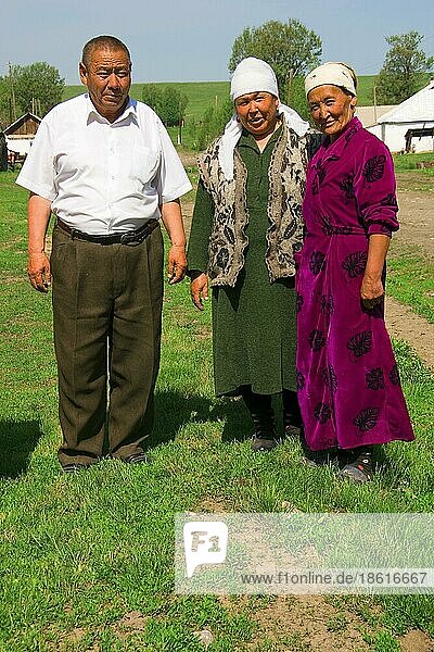 Kasachen  Frauen und Mann  Gabagly National Park  Gabagly  Kasachstan  Kazakhstan  Asien