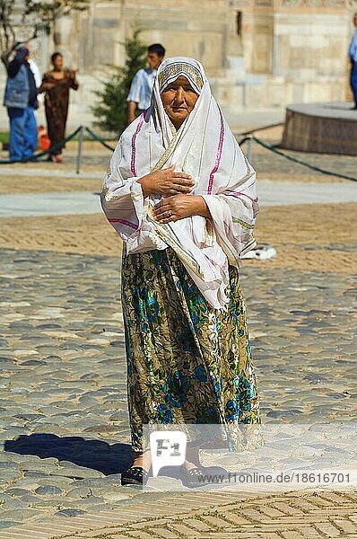 Ouzbekische Frau  Samarkand  Usbekistan  Asien