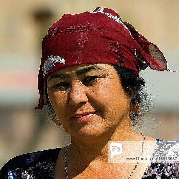 Ouzbekische Frau  Samarkand  Usbekistan  Asien
