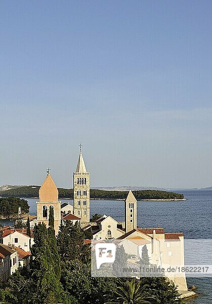 Glockentürme  Blick vom Campanile der Kirche Evangelist St. Johannes  Kaldanac  Altstadt  Rab  Insel Rab  Kroatien  Europa