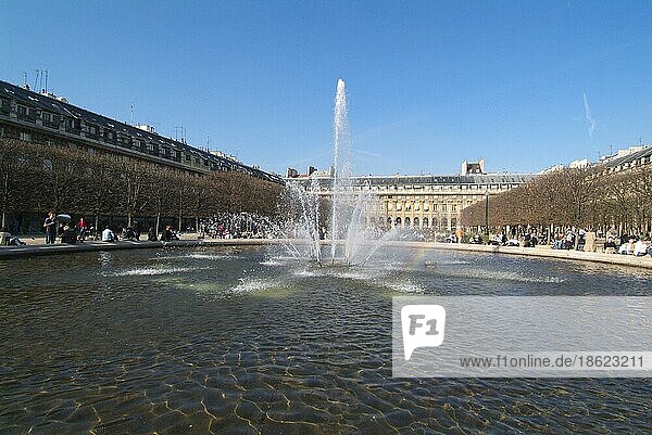 Fountain at the Royal Palace  1st district  Paris  France  Europe