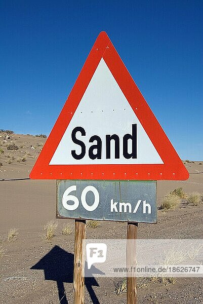 Verkehrsschild 'Achtung Sand'  Namibia  Afrika