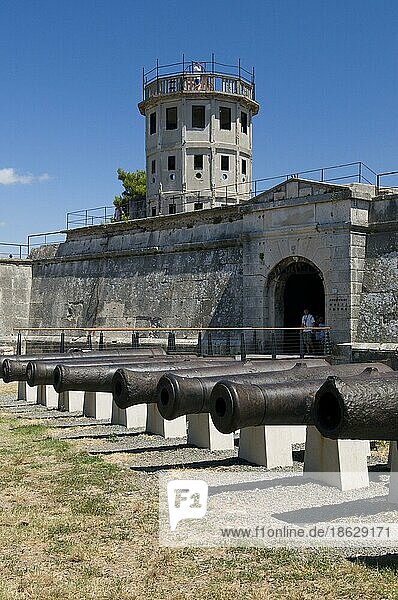 Festung  Pula  Istrien  Kroatien  alte Kanonen  Europa