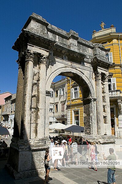 Triumphbogen der Sergier  Pula  Istrien  Kroatien  Europa