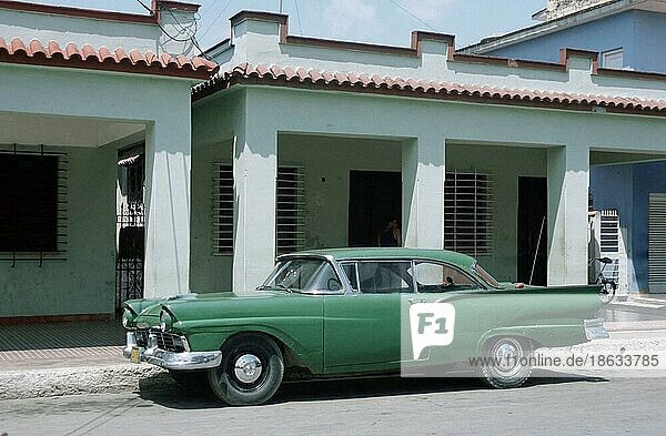 Oldtimer  Moron  Kuba  south_america  Auto  PKW  car  Querformat  horizontal  Mittelamerika