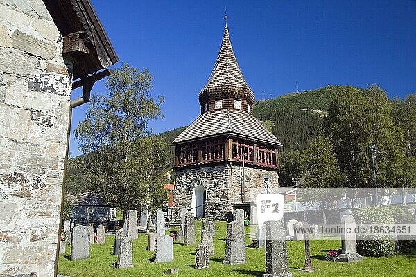 Kirchturm und Friedhof  Are  Schweden  Europa