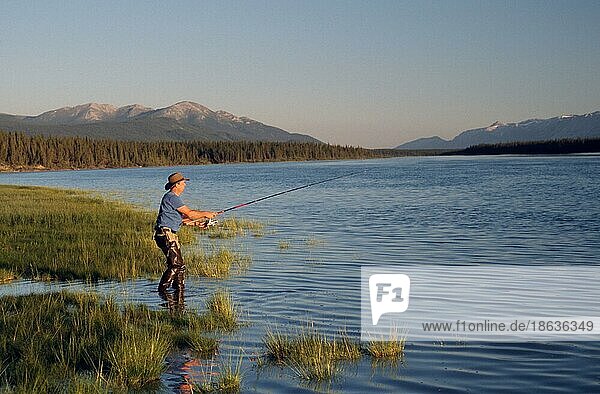 Angler  Atlin Lake  Yukon  Kanada  Nordamerika