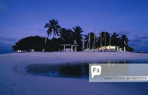 Tropica  Asia  dusk  Stimmung  mood  Querformat  horizontal  Strand  beach  Island  Malediven  Asien