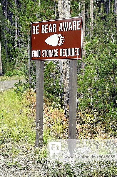 Schild 'Baerengebiet  Lebensmittel sicher verstauen'  Grand Teton Nationalpark  Wyoming  USA  Nordamerika