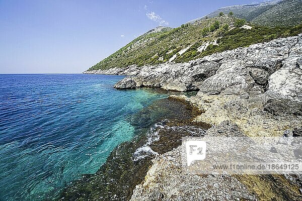 Strand bei Palasë  Ionisches Meer  Felsenküste und türkisfarbenes Wasser  Palasë  Qark Vlora  Albanien  Europa