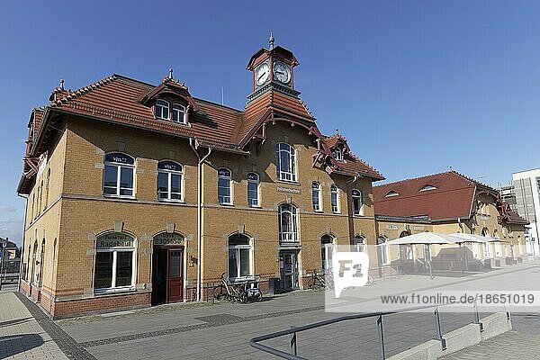 Historischer Bahnhof Radebeul-Ost  heute Kulturbahnhof  Radebeul  Sachsen  Deutschland  Europa