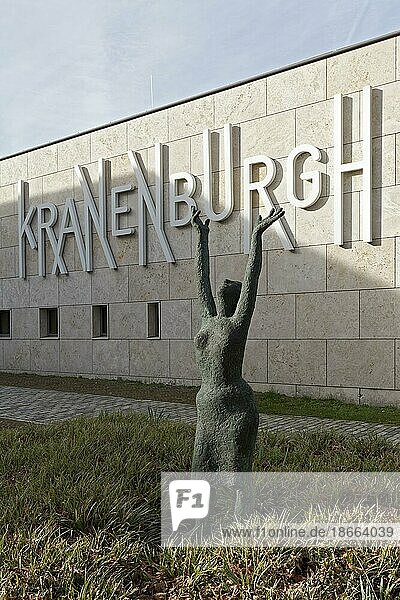 Kunstmuseum Kranenburgh  Skulptur Flora von Pauline Eecen  Bergen  Provinz Nordholland  Niederlande  Europa