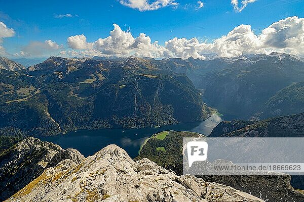 Blick vom Kleinen Watzmann zum Königssee  Nationalpark Berchtesgaden  Deutschland  Europa