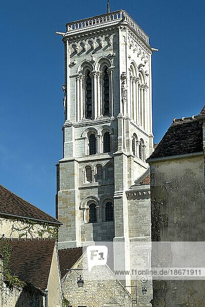 Vezelay wurde als Les Plus Beaux Villages de France ausgezeichnet. Basilika St. Maria Magdalena. Unesco Welterbe. Regionaler Naturpark Morvan. Via Lemovicensis Weg nach Santiago de Compostela. Departement Yonne. Bourgogne Franche Comte. Frankreich