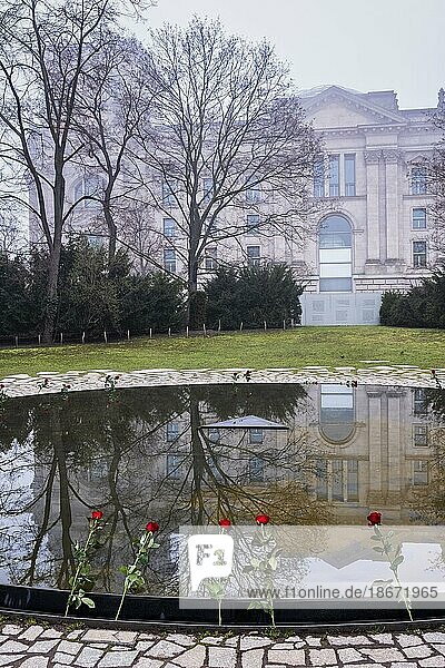 Denkmal für die im Nationalsozialismus ermordeten Sinti und Roma Europas  Berlin  Deutschland  Europa