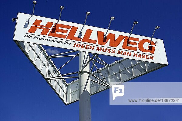 Firmenschild des Baumarktes Hellweg  Berlin  Deutschland  Europa