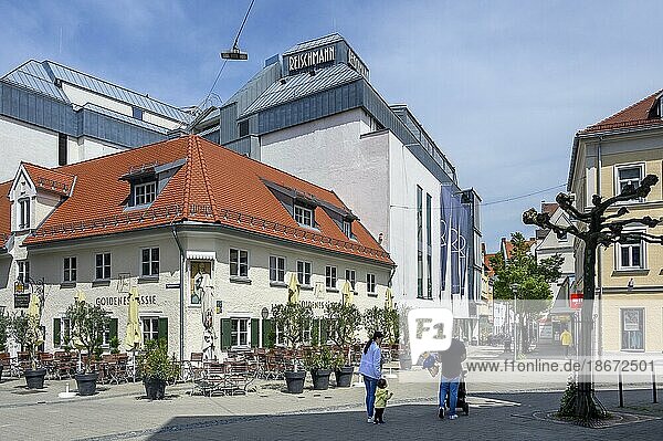 Pedestrian zone with Goldenes Fässle inn and Reischmann fashion store  Kempten  Allgäu  Bavaria  Germany  Europe