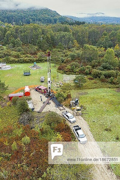Bradford  Pennsylvania  Workers for the nonprofit Well Done Foundation plug an abandoned oil well that was leaking methane. The well was drilled in the late 1800s and abandoned 50 years ago. The Foundation works to plug leaking orphan wells in six states. This was their first project in Pennsylvania