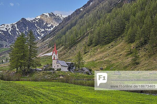 Holy Spirit Chapel  Krimml Tauern  Zillertal Alps  Kasern  Ahrntal  Bolzano  South Tyrol  Italy  Europe