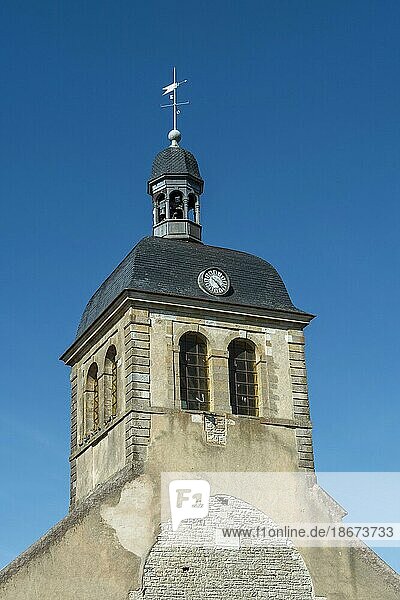 Vezelay  ausgezeichnet als Les Plus Beaux Villages de France  Glockenturm der alten Kirche St. Peter. Regionaler Naturpark Morvan. Via Lemovicensis Weg nach Santiago de Compostela. Departement Yonne. Bourgogne Franche Comte. Frankreich