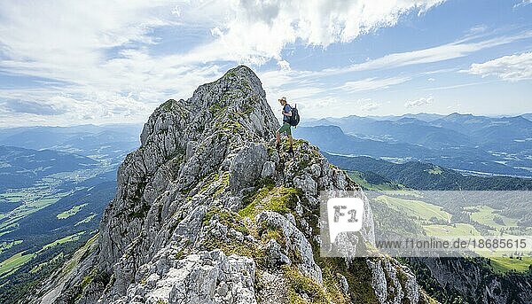 Mountaineer on a narrow ridge path  traversing the Hackenköpfe  Kaisergebirge  Wilder Kaiser  Kitzbühler Alpen  Tyrol  Austria  Europe