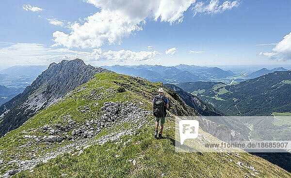 Mountaineer at Wiesberg  traversing the Hackenköpfe  ridge trail  Kaisergebirge  Wilder Kaiser  Kitzbühler Alps  Tyrol  Austria  Europe